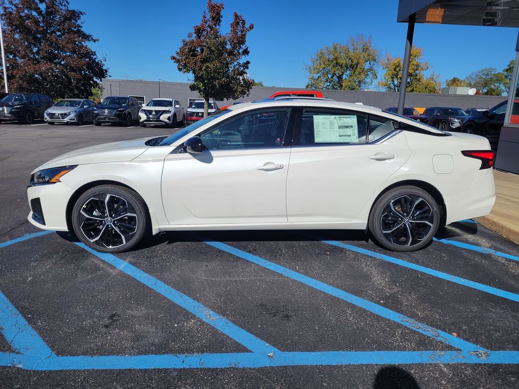 New 2025 Nissan Altima 2.5 SR w/ SR Premium Package image 10