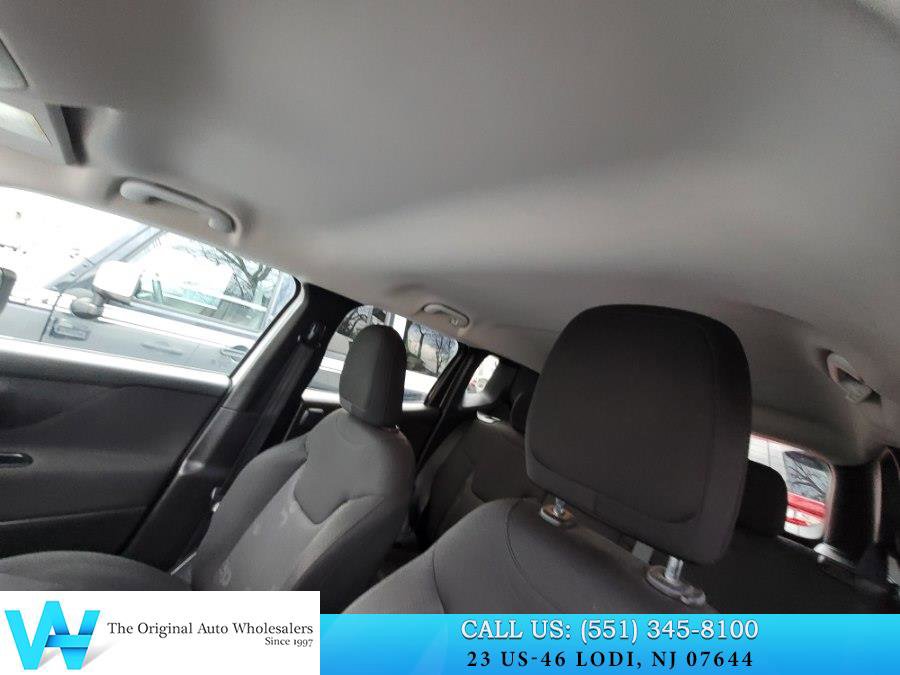 Used 2015 Jeep Renegade Latitude w/ Popular Equipment Group image 12