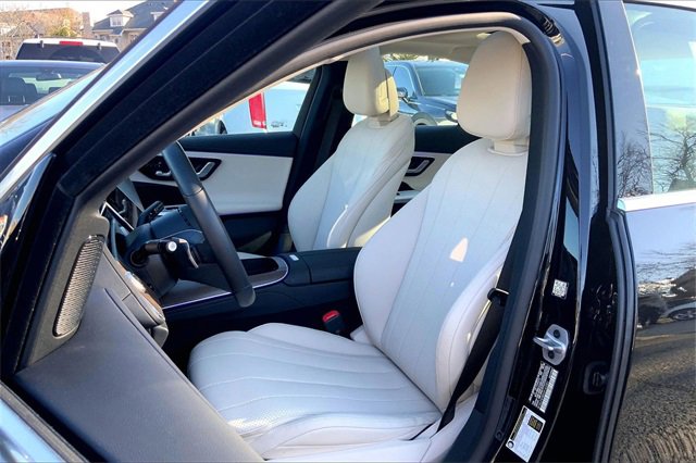 Used 2025 Mercedes-Benz E 350 4MATIC Sedan image 6