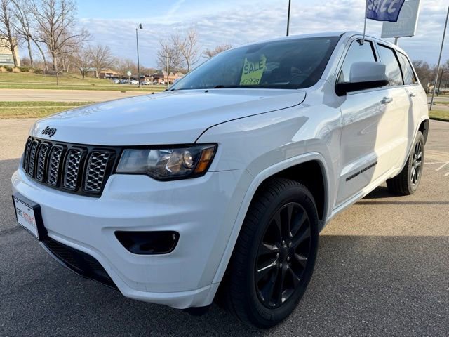 Used 2018 Jeep Grand Cherokee Altitude AWD/4WD image 4