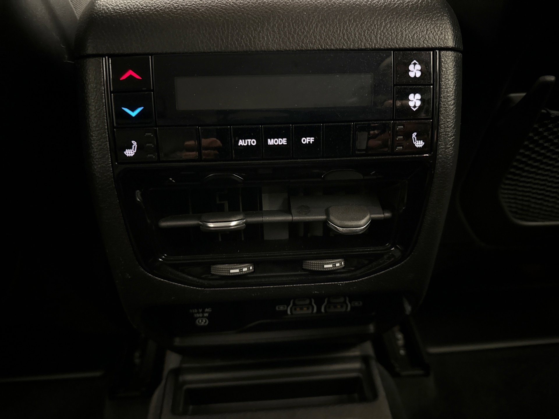 Used 2023 Jeep Grand Cherokee L Limited w/ Luxury Tech Group II image 19