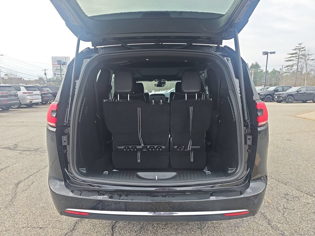 New 2026 Chrysler Pacifica Limited AWD/4WD image 27