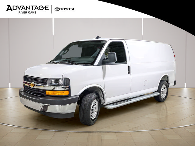 Used 2025 Chevrolet Express 2500 w/ Driver Convenience Package RWD image 4