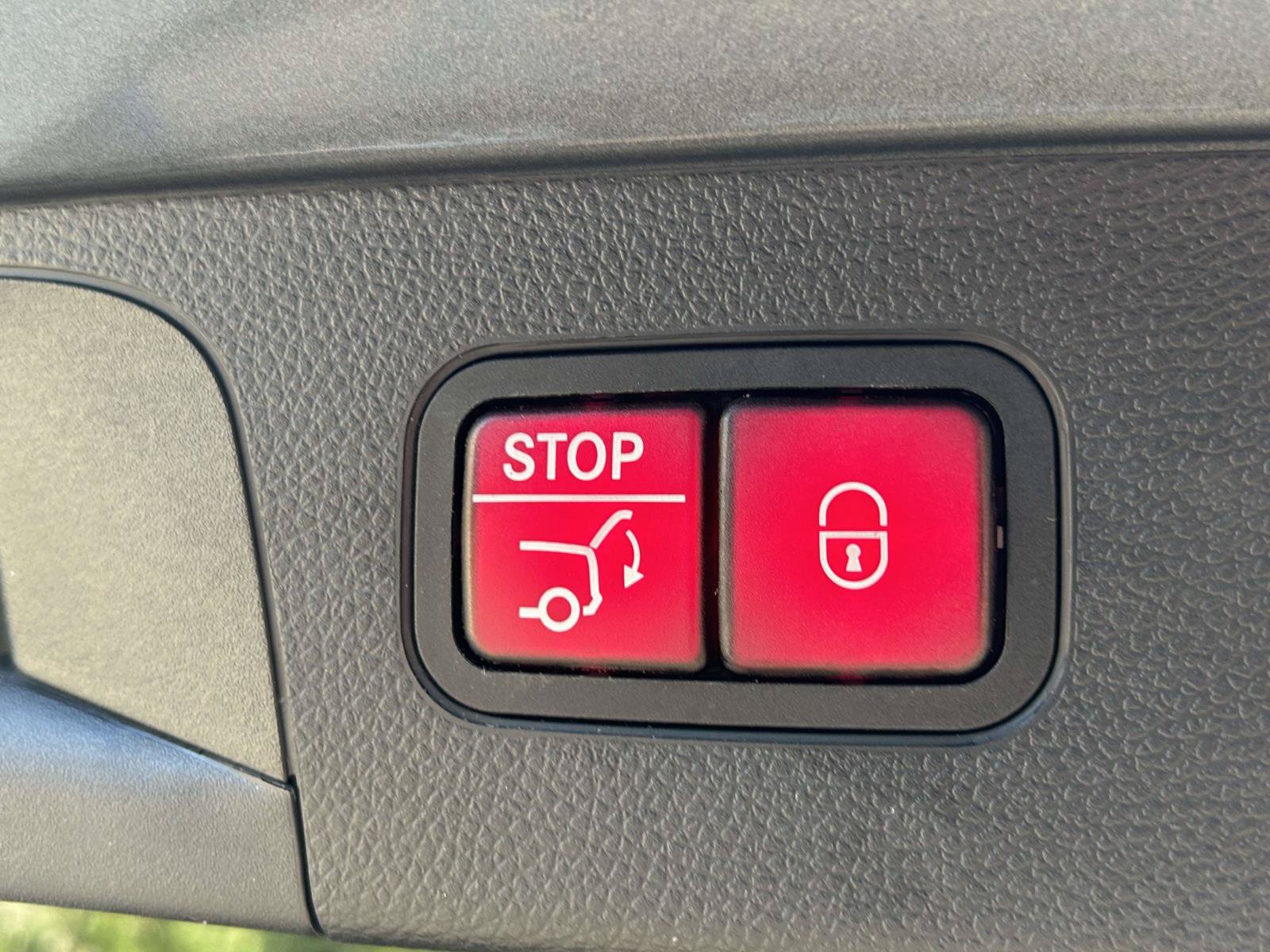 Used 2018 Mercedes-Benz GLC 300 4MATIC image 15