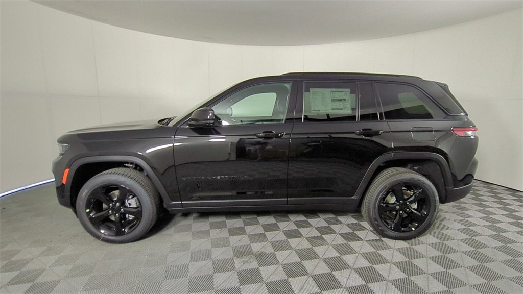 New 2025 Jeep Grand Cherokee Limited w/ Black Appearance Package image 7