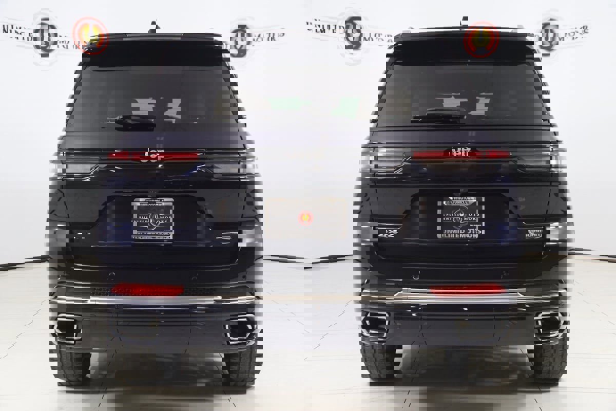 Used 2023 Jeep Grand Cherokee Summit w/ Luxury Tech Group V image 51