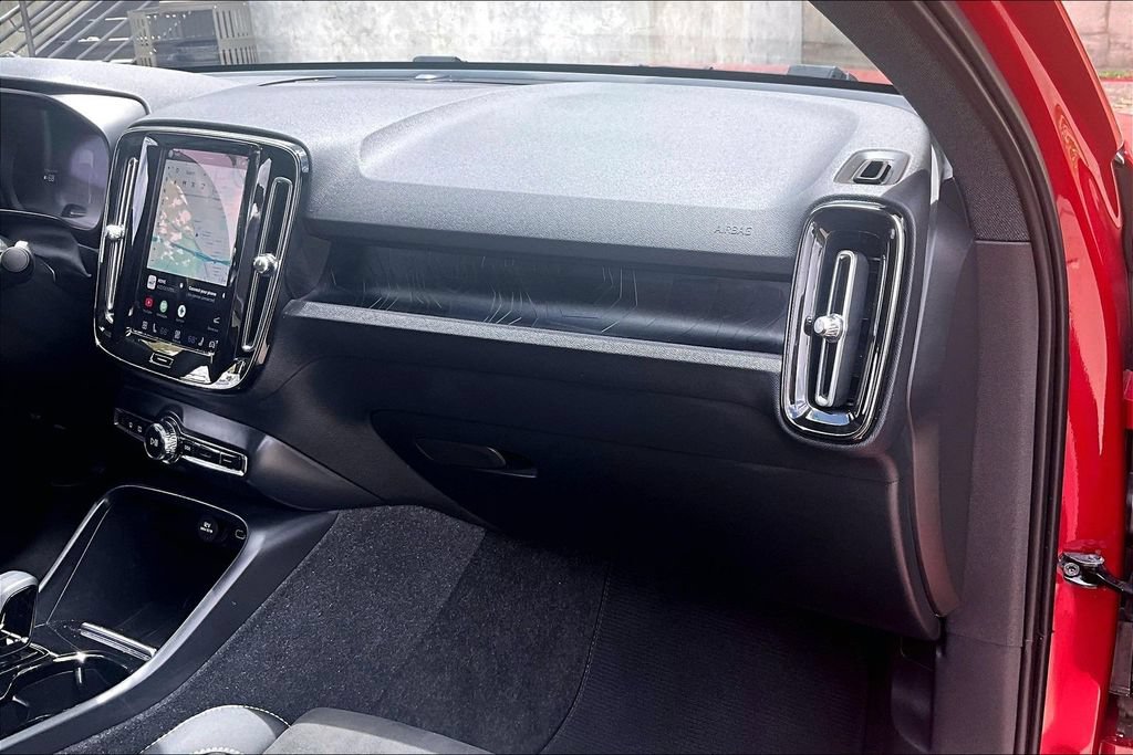 Certified 2023 Volvo C40 P8 Recharge Plus AWD/4WD image 21