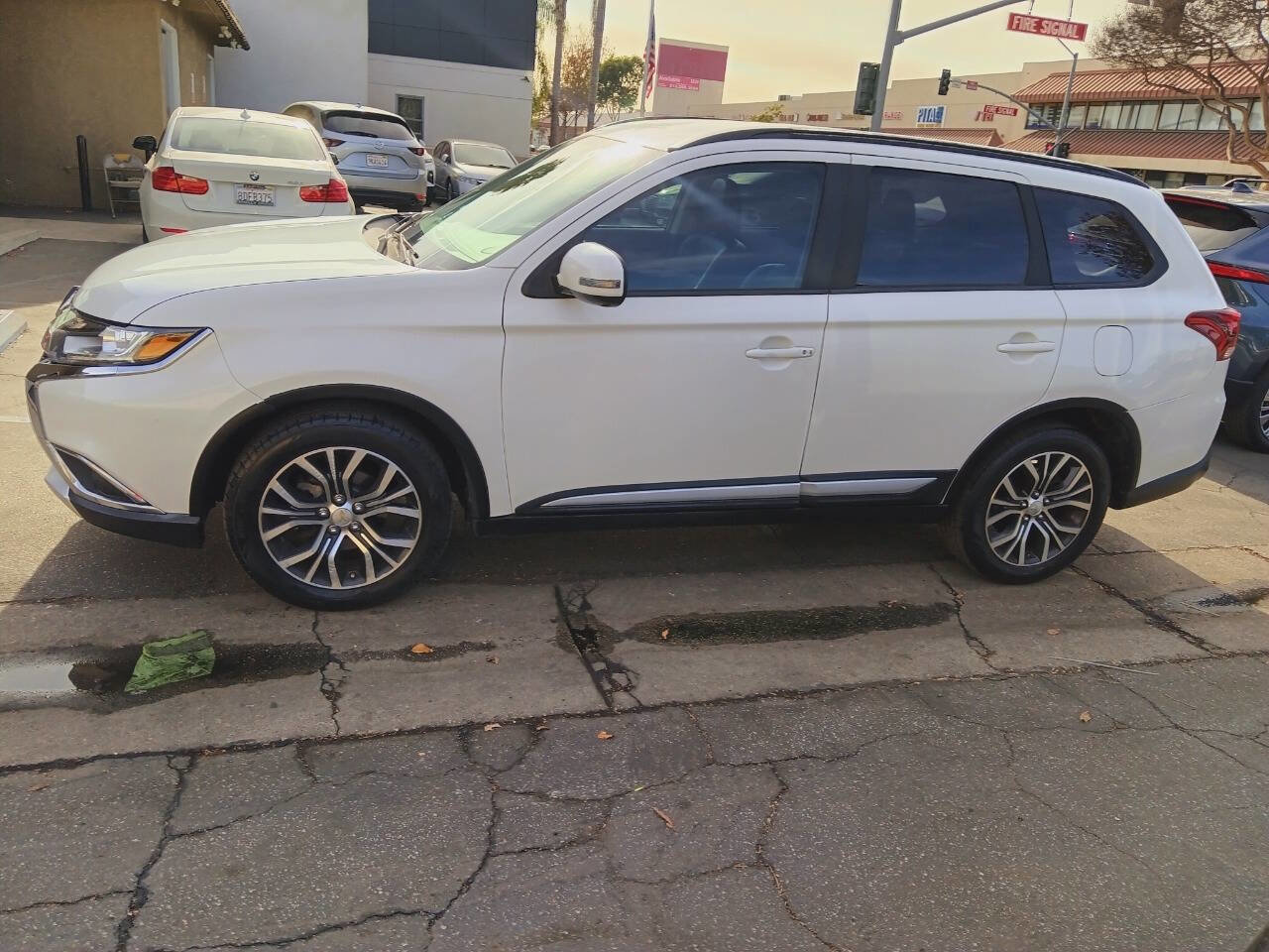 Used 2016 Mitsubishi Outlander SEL image 5