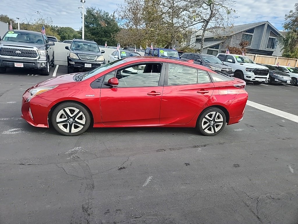 Used 2017 Toyota Prius Three Touring image 2