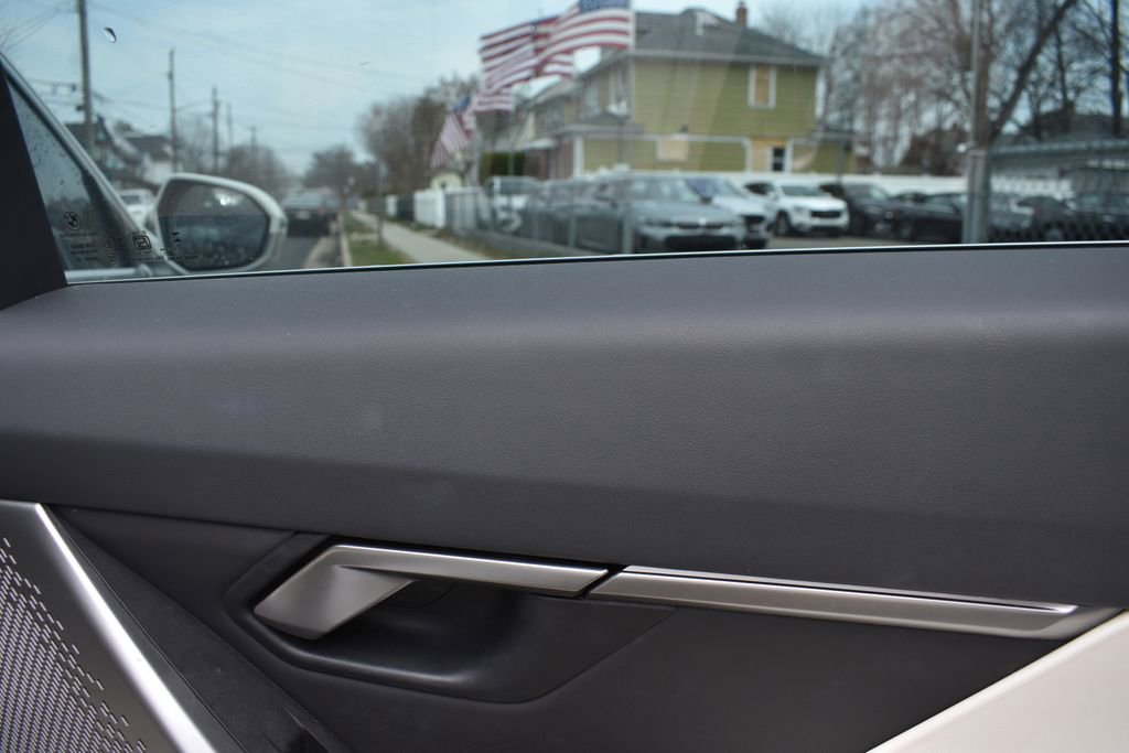 Used 2024 BMW i5 eDrive40i image 29