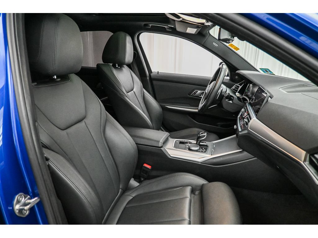Used 2019 BMW 330i xDrive Sedan w/ M Sport Package AWD/4WD image 18