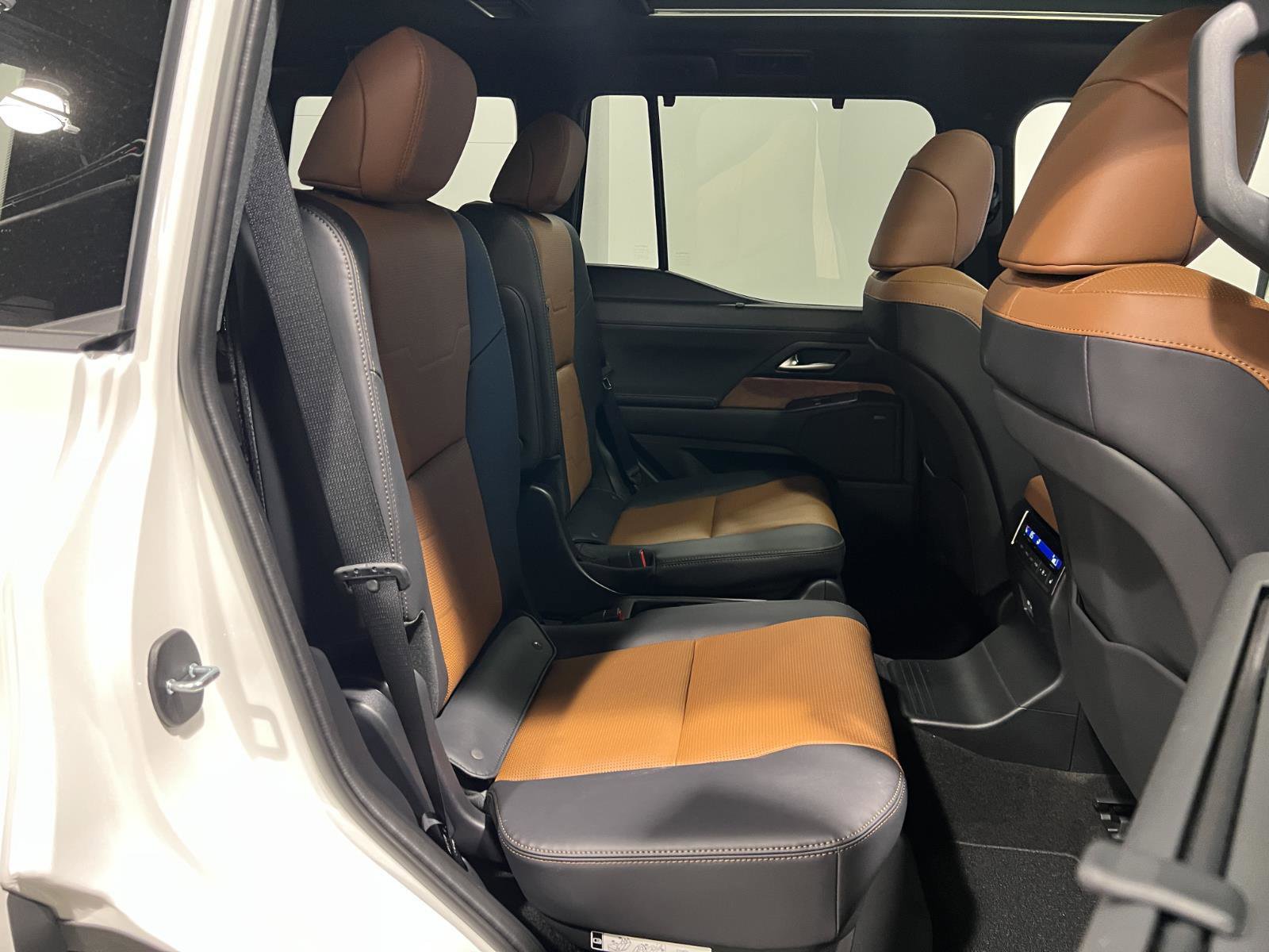 Used 2026 Lexus GX 550 w/ Cold Area Package image 41