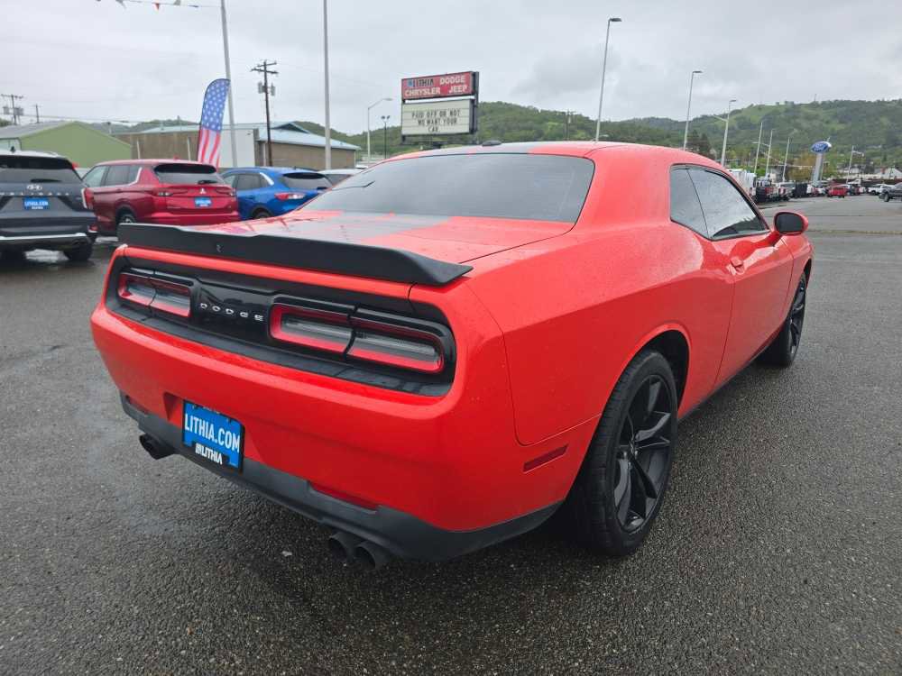 Used 2017 Dodge Challenger SXT w/ Blacktop Package image 5