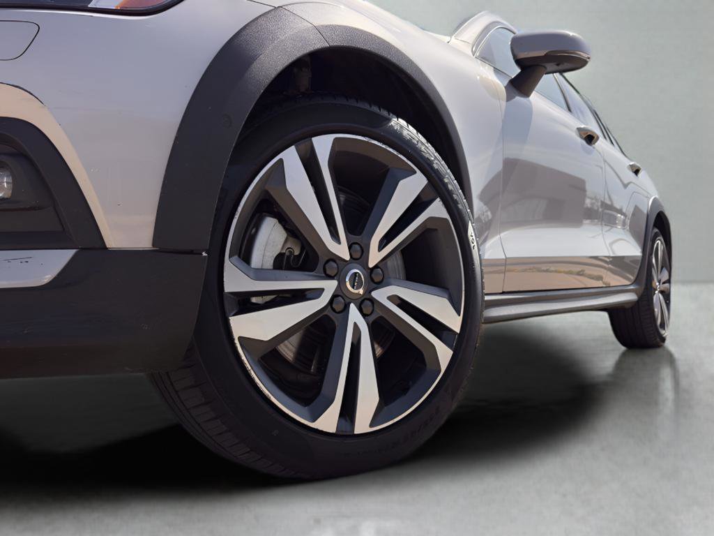 Used 2025 Volvo V60 B5 Cross Country Plus image 10