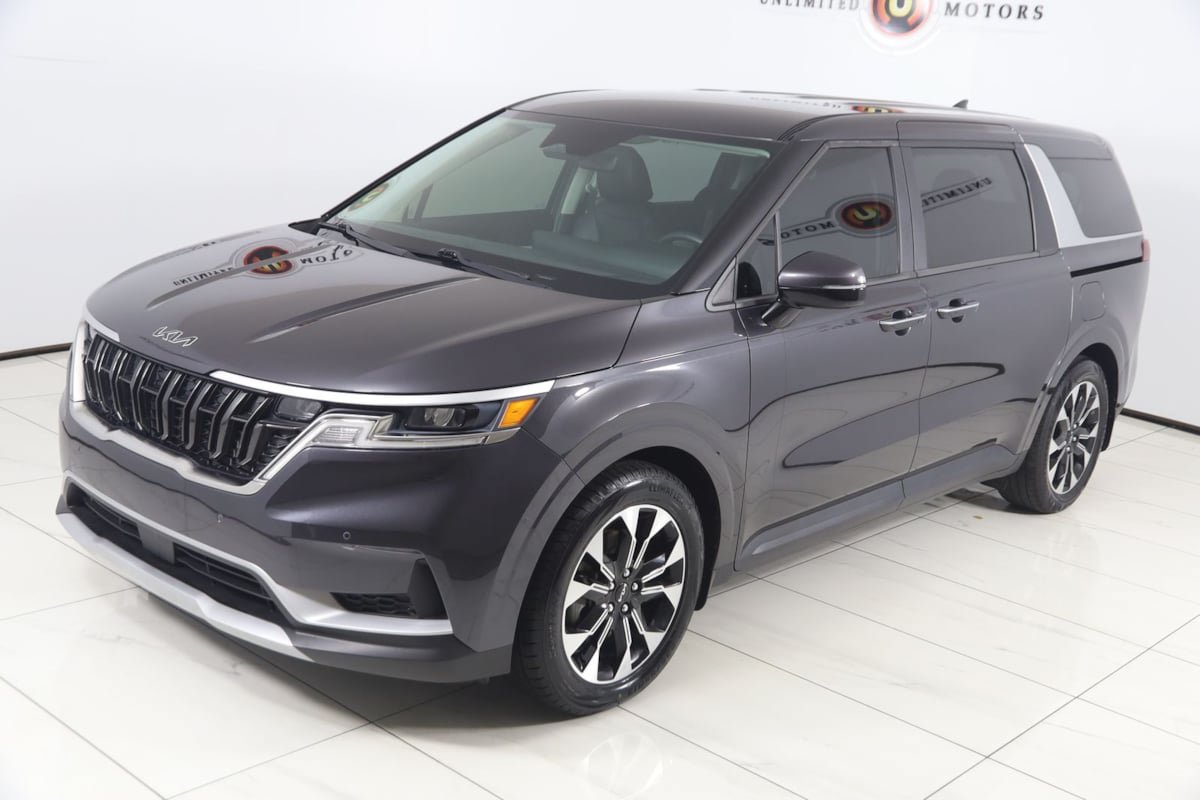 Used 2024 Kia Carnival EX FWD image 24