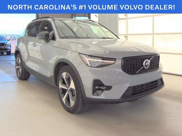 Used 2026 Volvo XC40 B5 Plus AWD/4WD image 1