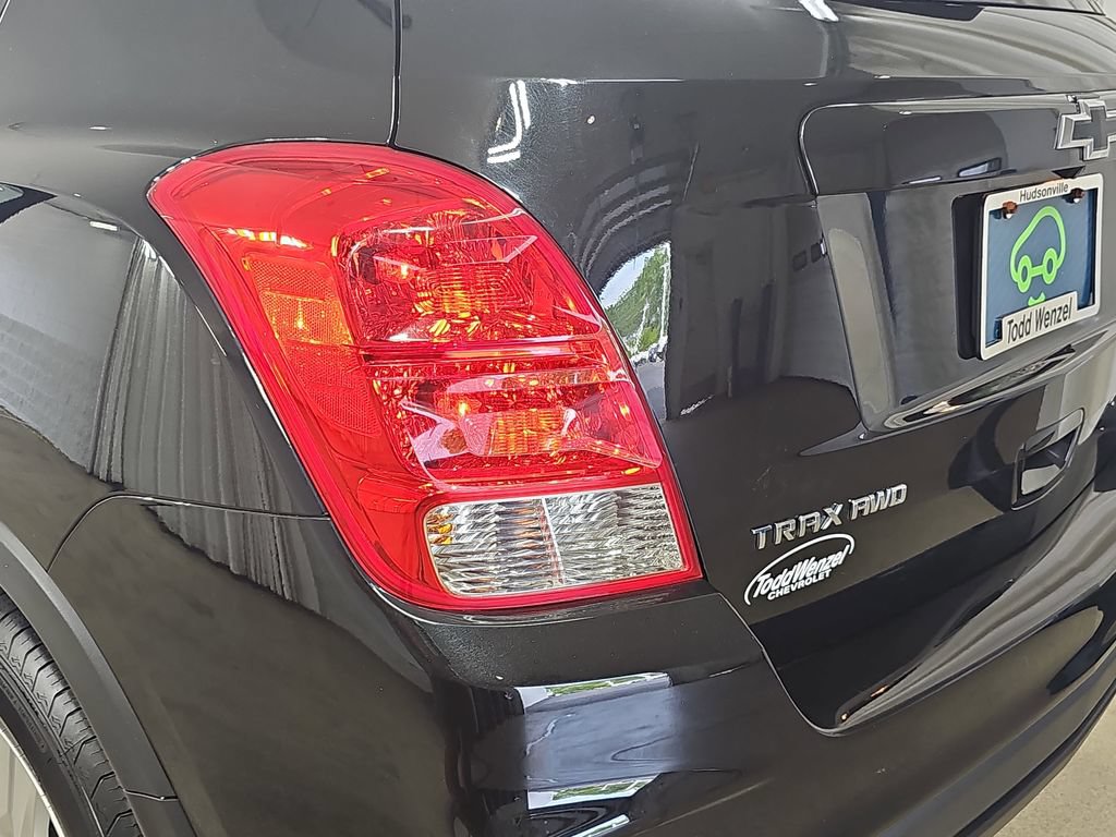 Used 2020 Chevrolet Trax LS w/ Tint and Cruise Package AWD/4WD image 38