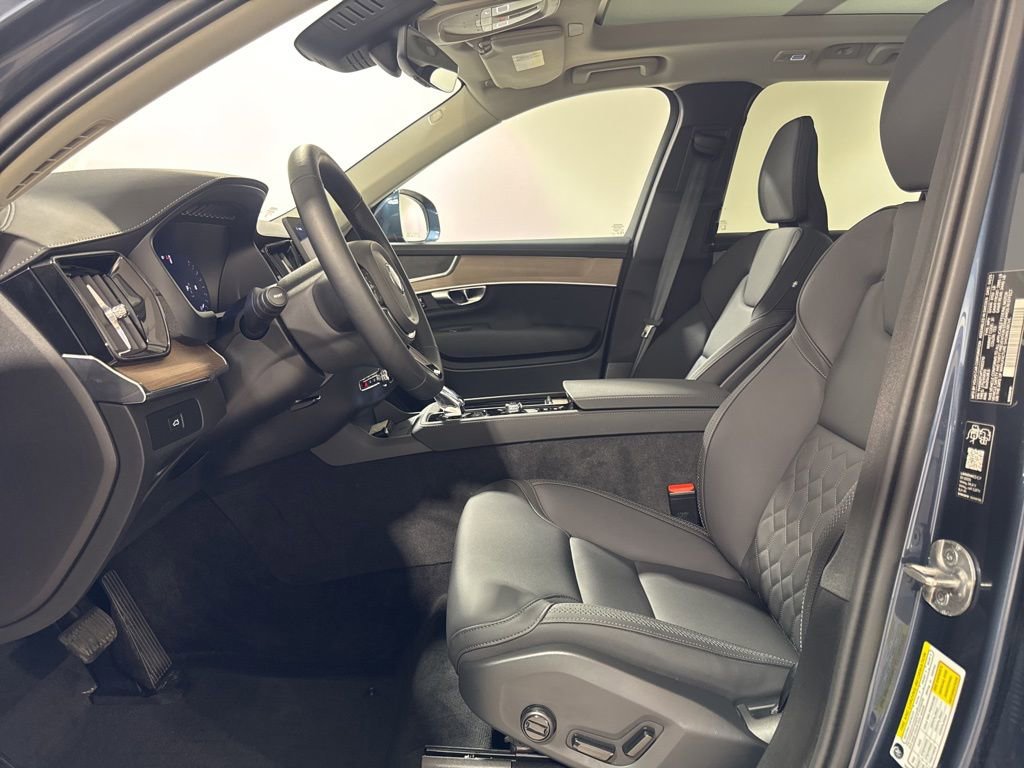 Used 2026 Volvo XC90 B6 Core w/ Protection Package Premier AWD/4WD image 19