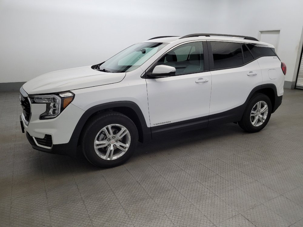 Used 2023 GMC Terrain SLE w/ Driver Convenience Package image 2