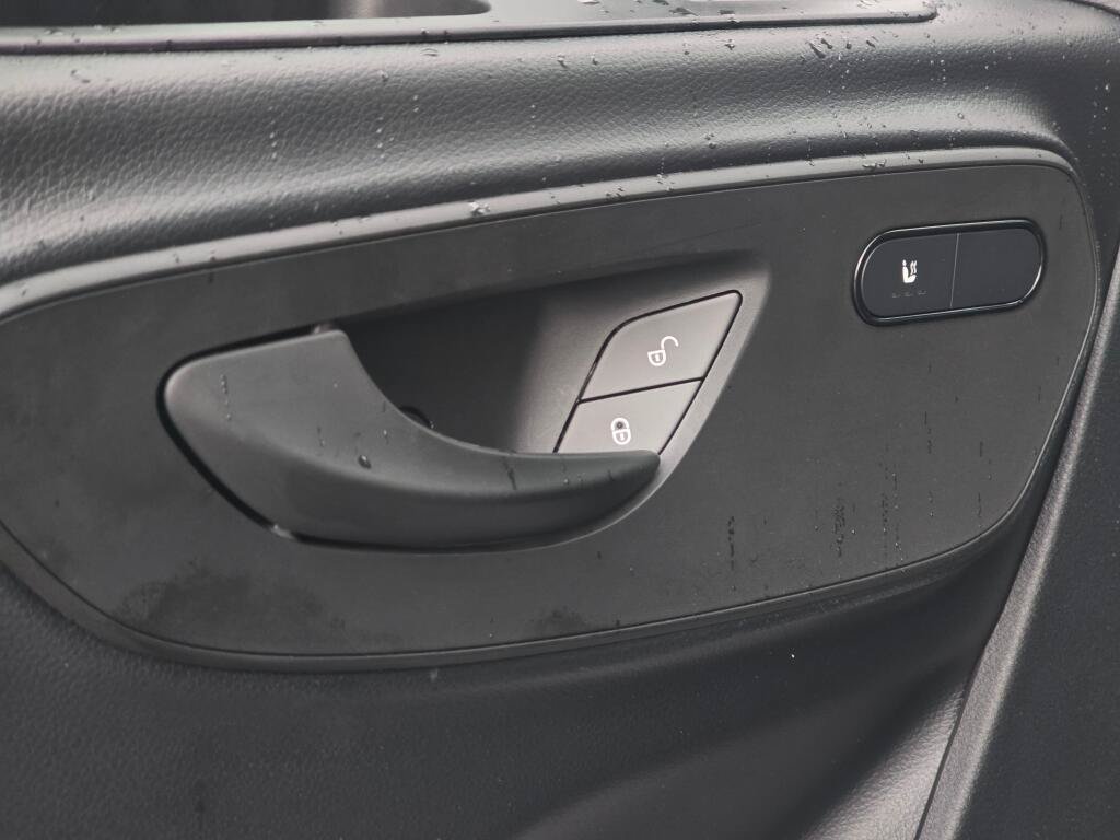 New 2025 Mercedes-Benz eSprinter 170 Cargo image 31