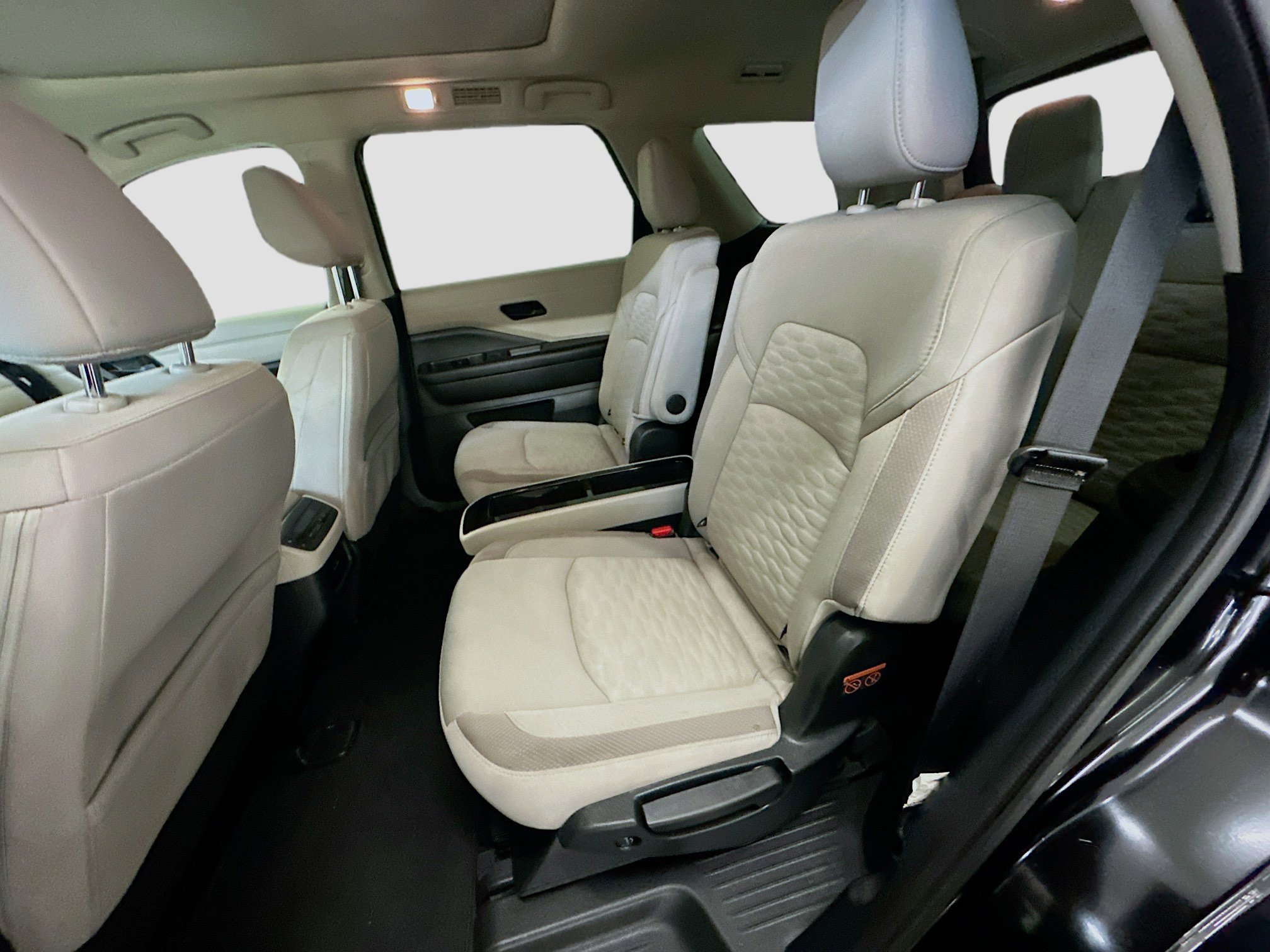 Used 2024 Nissan Pathfinder SV w/ SV Premium Package image 29