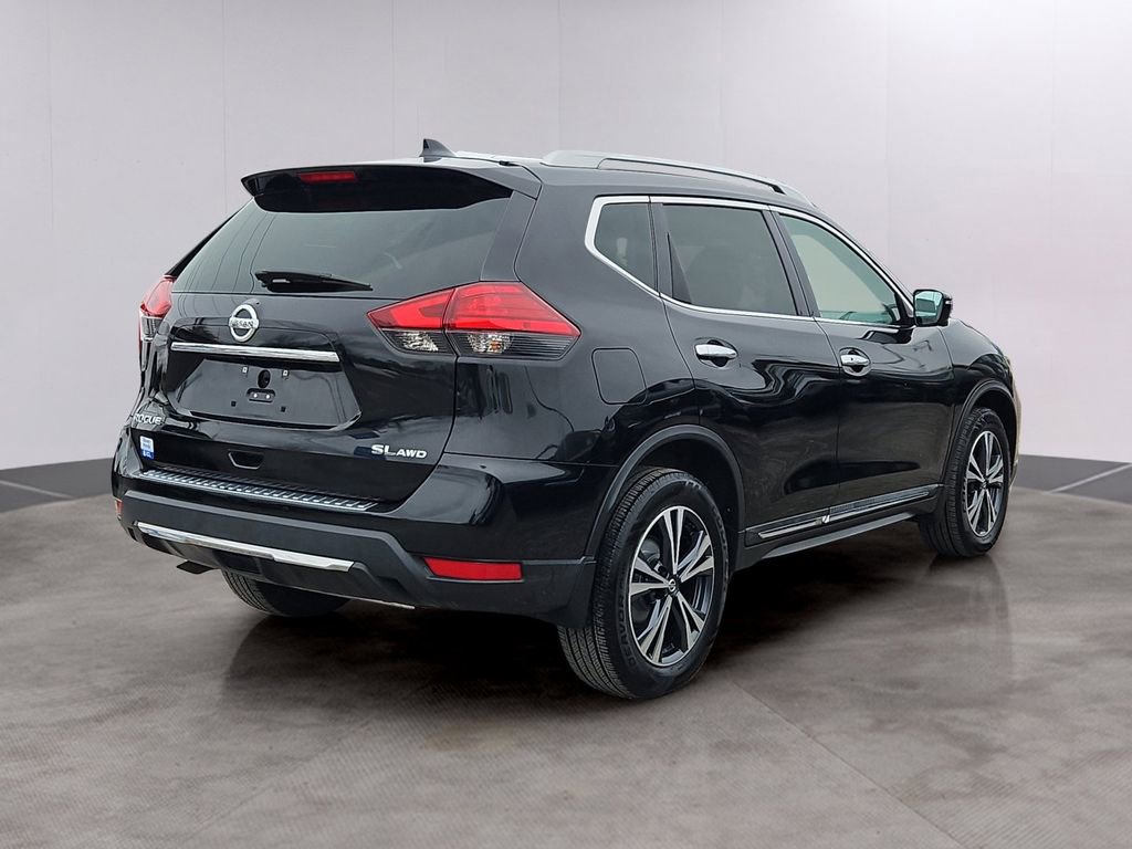 Used 2017 Nissan Rogue SL image 4
