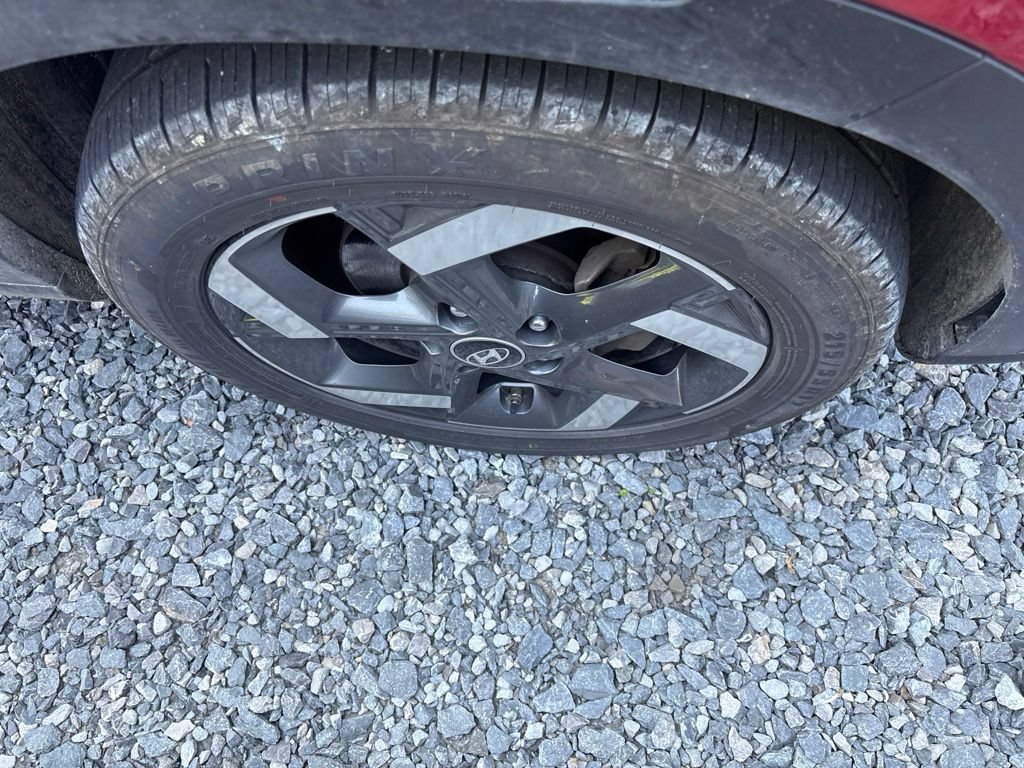 Used 2021 Hyundai Venue SEL FWD image 4