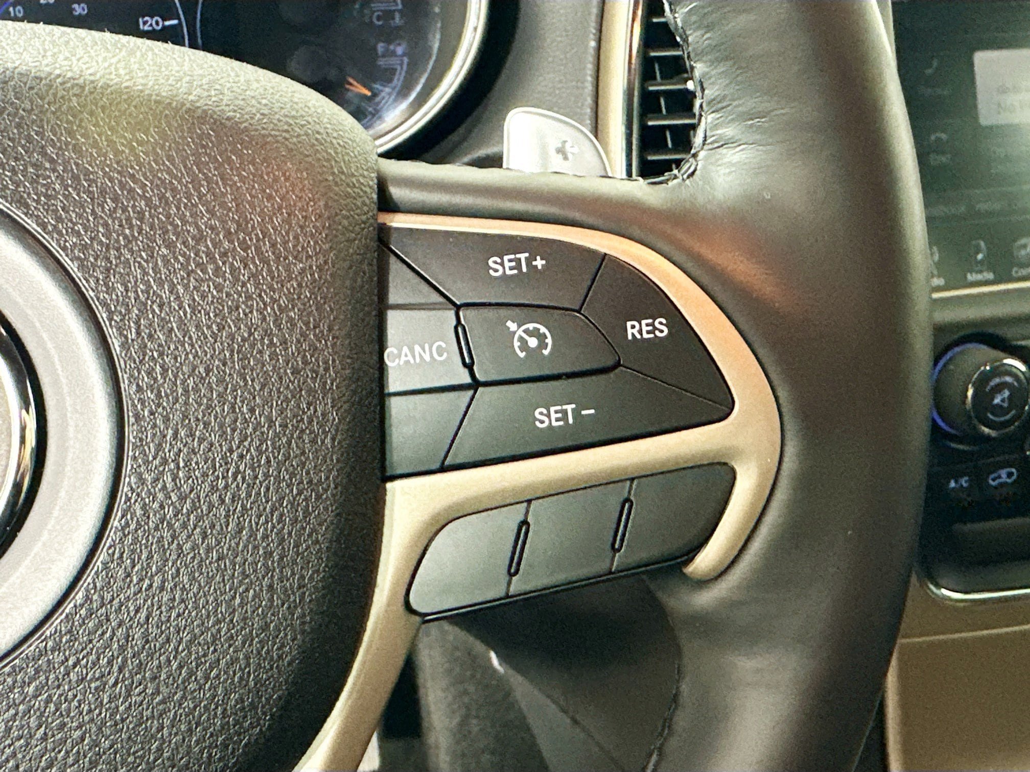 Used 2015 Jeep Grand Cherokee Limited AWD/4WD image 13