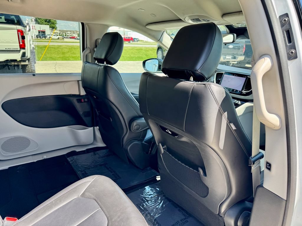 Used 2024 Chrysler Pacifica Touring-L FWD image 20