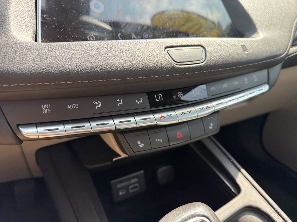 Used 2019 Cadillac XT4 Luxury w/ Cold Weather Package image 32