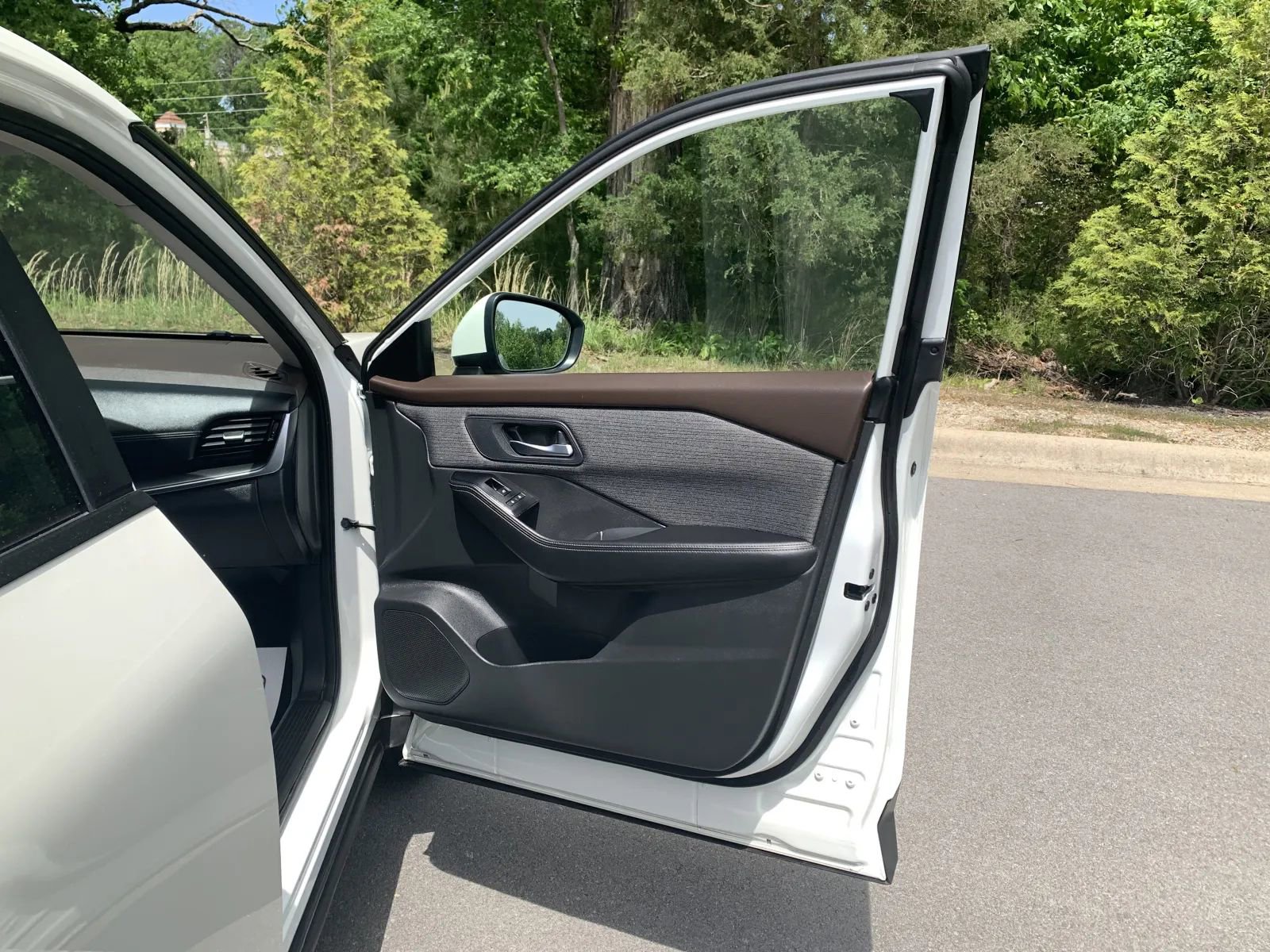 Used 2022 Nissan Rogue SV FWD image 26
