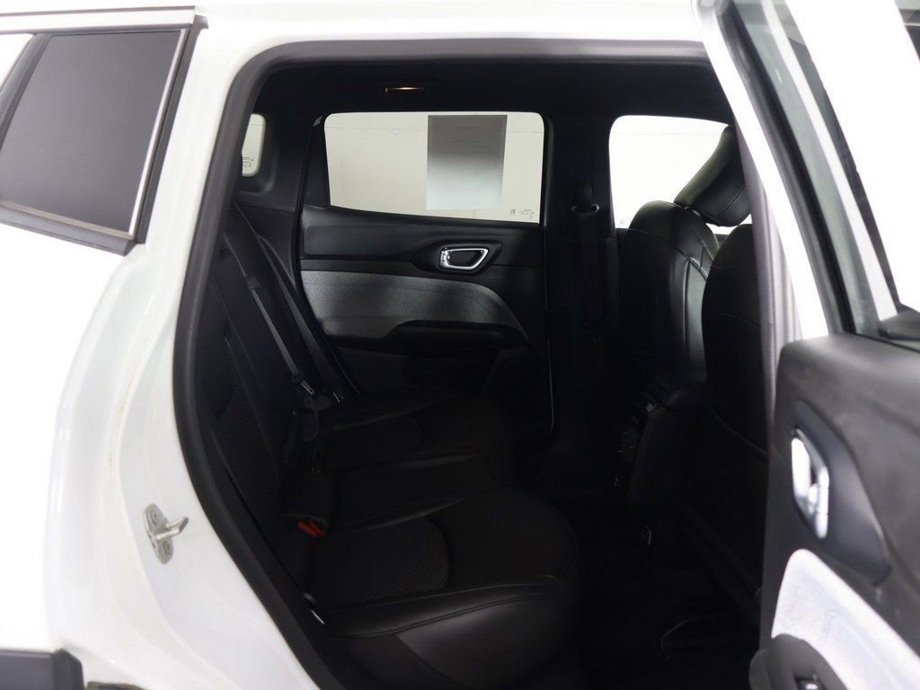 Used 2023 Jeep Compass Latitude image 29