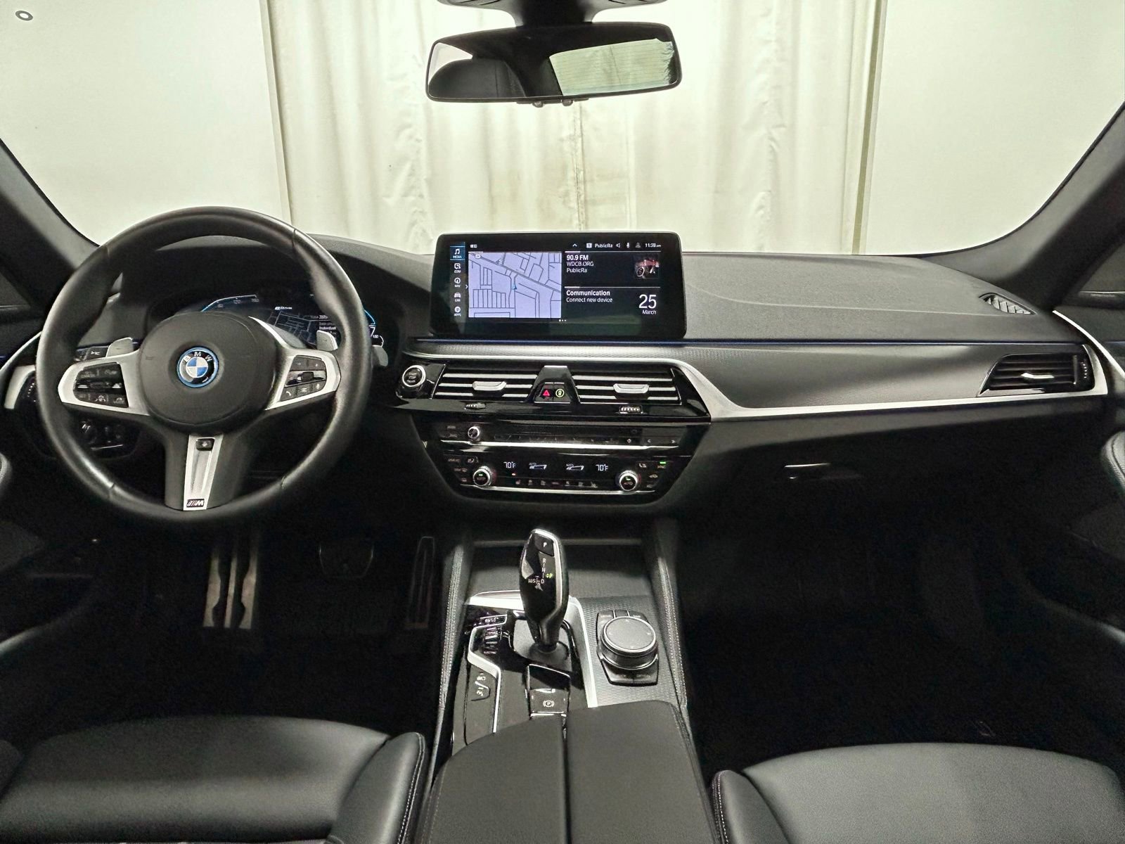 Used 2023 BMW 530e xDrive w/ Premium Package image 9