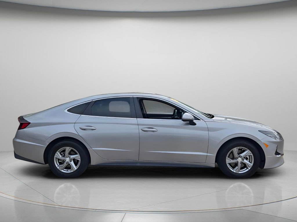 Used 2023 Hyundai Sonata SE FWD image 4