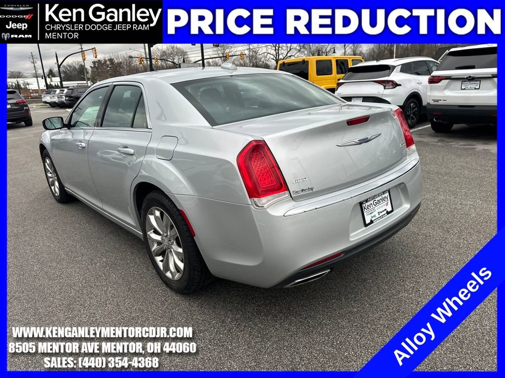 Used 2019 Chrysler 300 Touring w/ Driver Convenience Group image 6