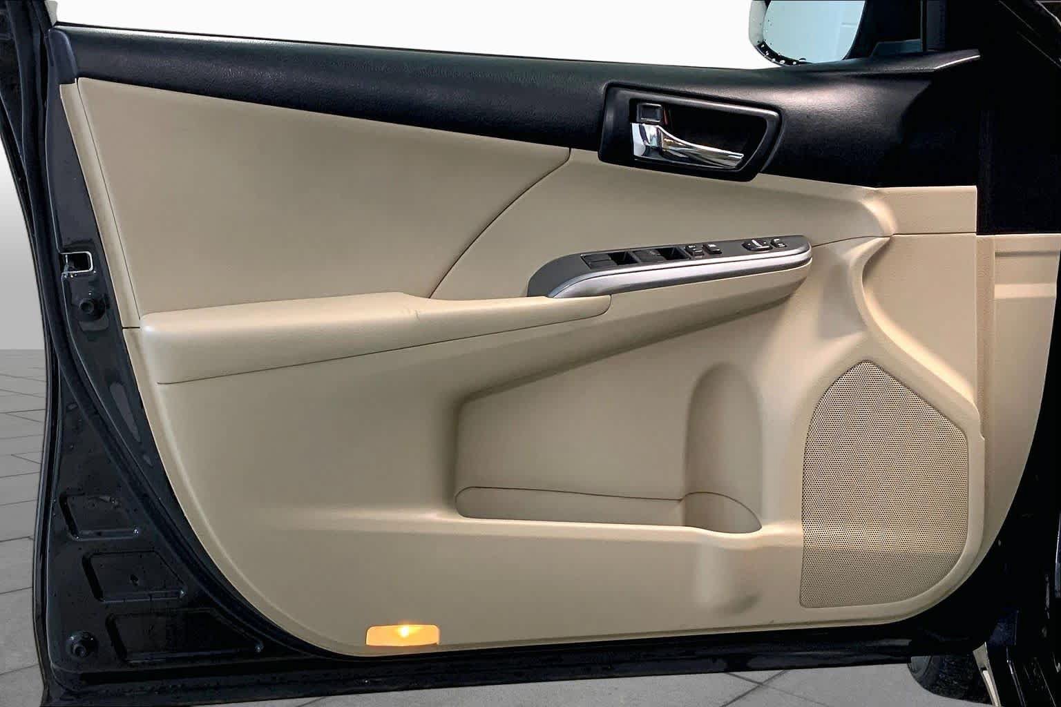Used 2012 Toyota Camry XLE w/ Leather Pkg FWD image 21