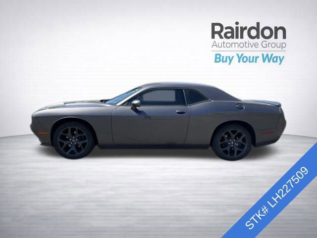Used 2020 Dodge Challenger SXT w/ Blacktop Package RWD image 4