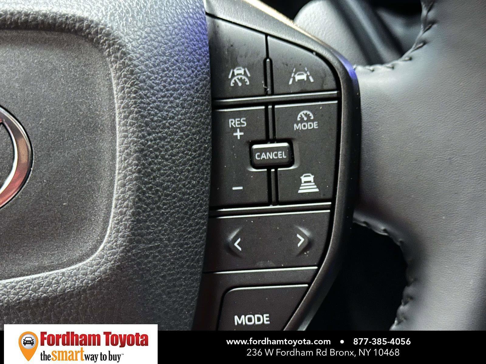 Used 2024 Toyota Prius LE AWD/4WD image 27