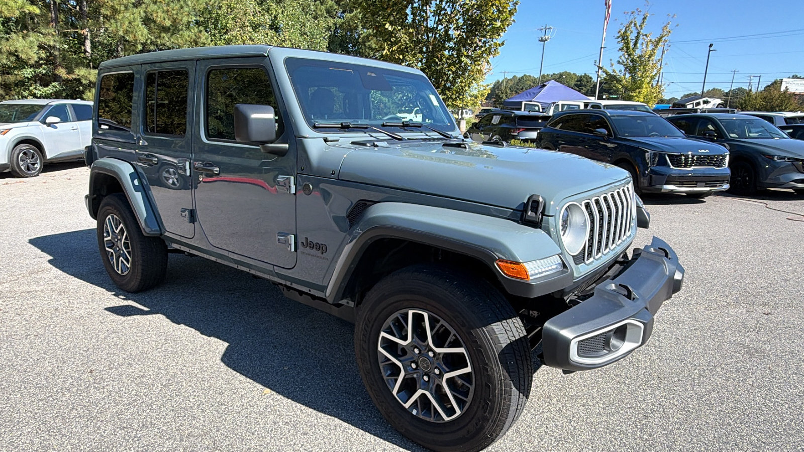 Used 2026 Jeep Wrangler Unlimited Sahara AWD/4WD image 5