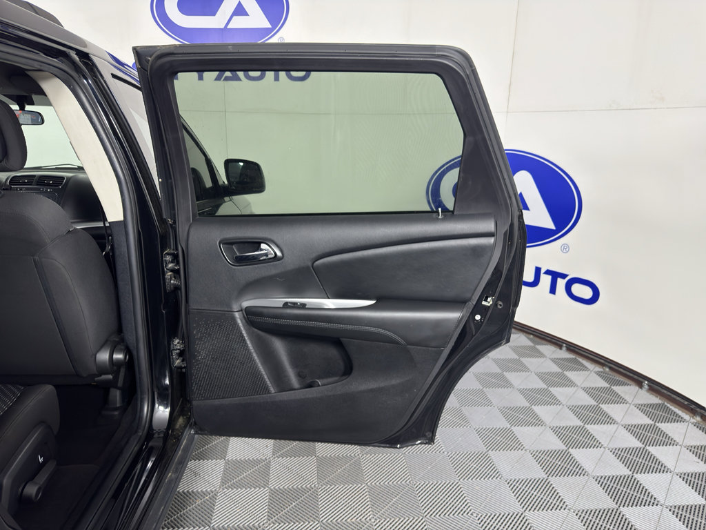 Used 2018 Dodge Journey SE image 33