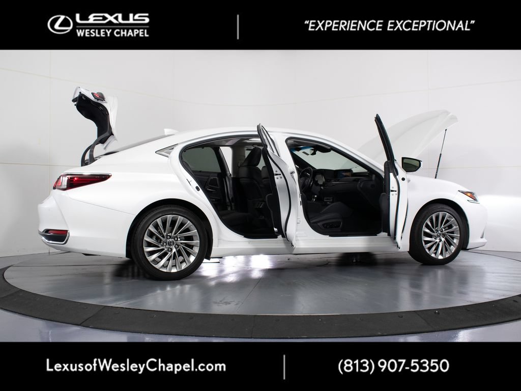 Used 2021 Lexus ES 300h Ultra Luxury w/ Accessory Package 2 FWD image 18