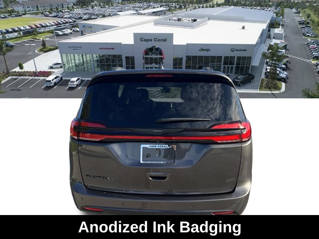Used 2021 Chrysler Pacifica Touring w/ S Appearance Package FWD image 5