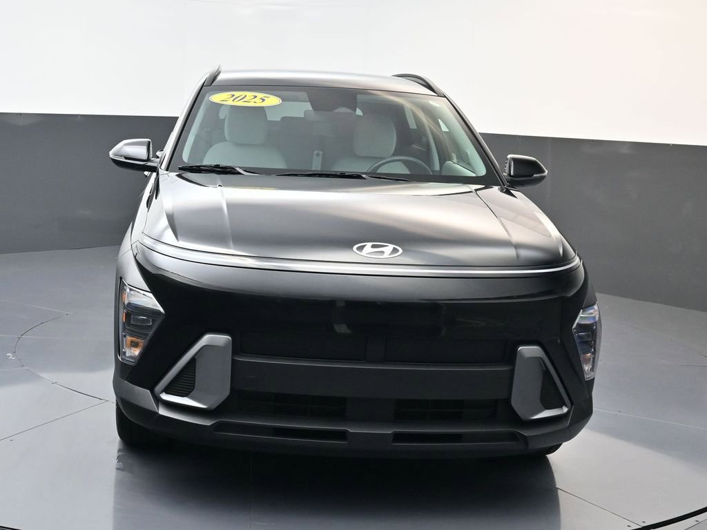 Certified 2025 Hyundai Kona SEL image 9