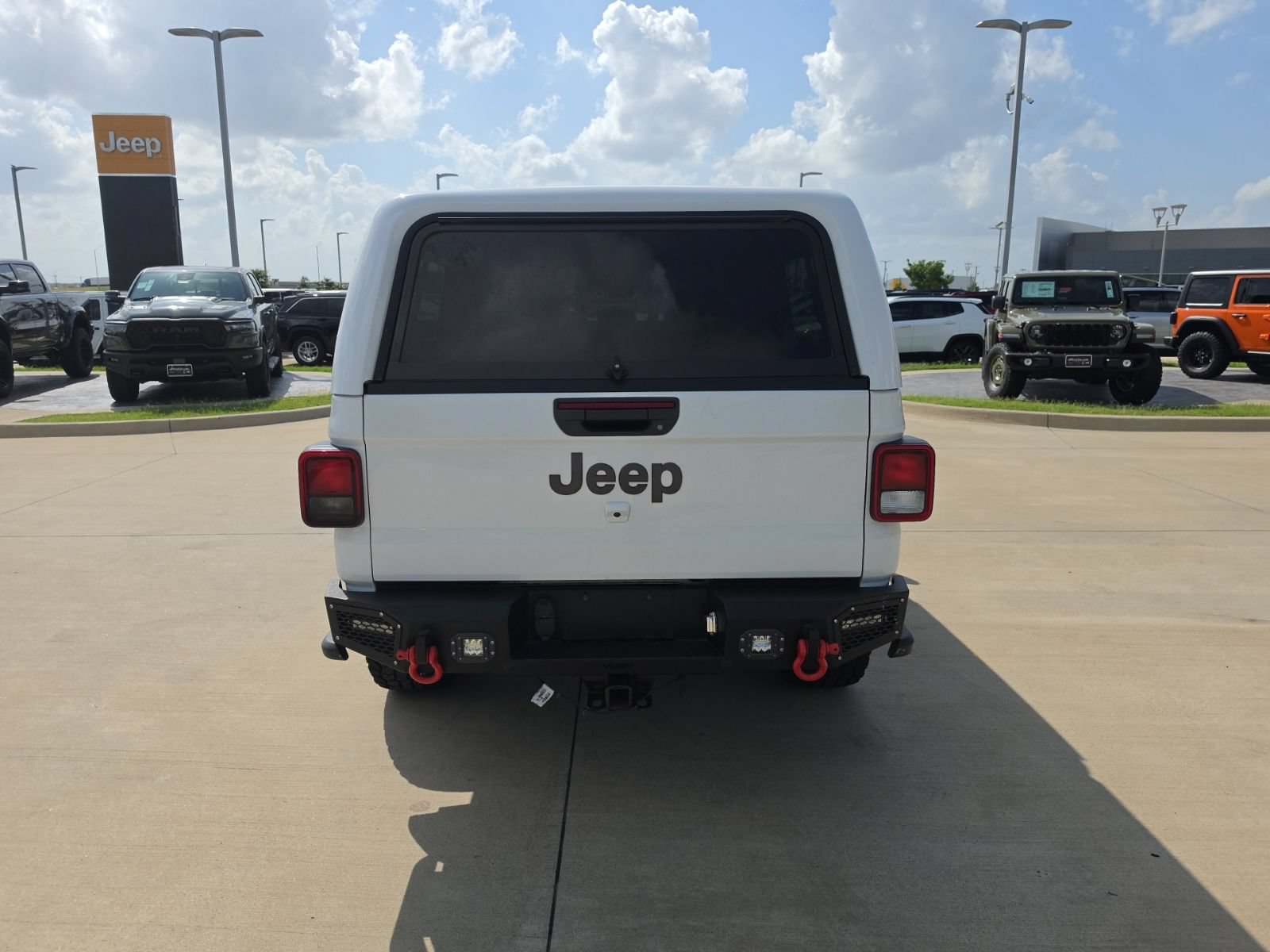Used 2022 Jeep Gladiator Rubicon w/ Trailer Tow Package AWD/4WD image 4