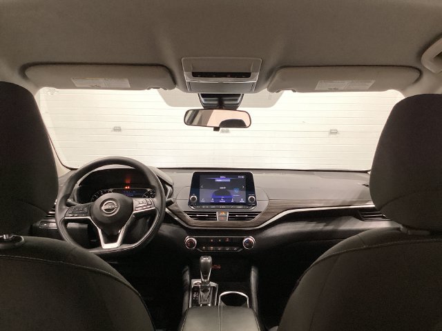Used 2024 Nissan Altima 2.5 SV FWD image 21