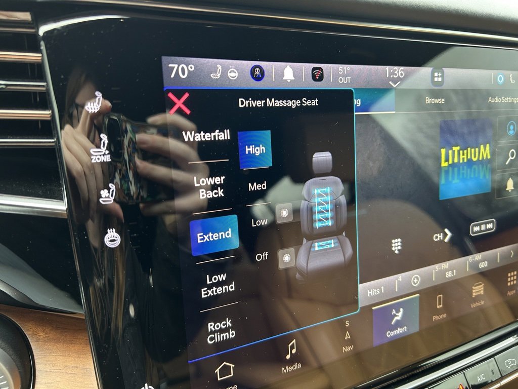 Used 2024 Jeep Grand Wagoneer Series III w/ HD Trailer Tow Package image 29