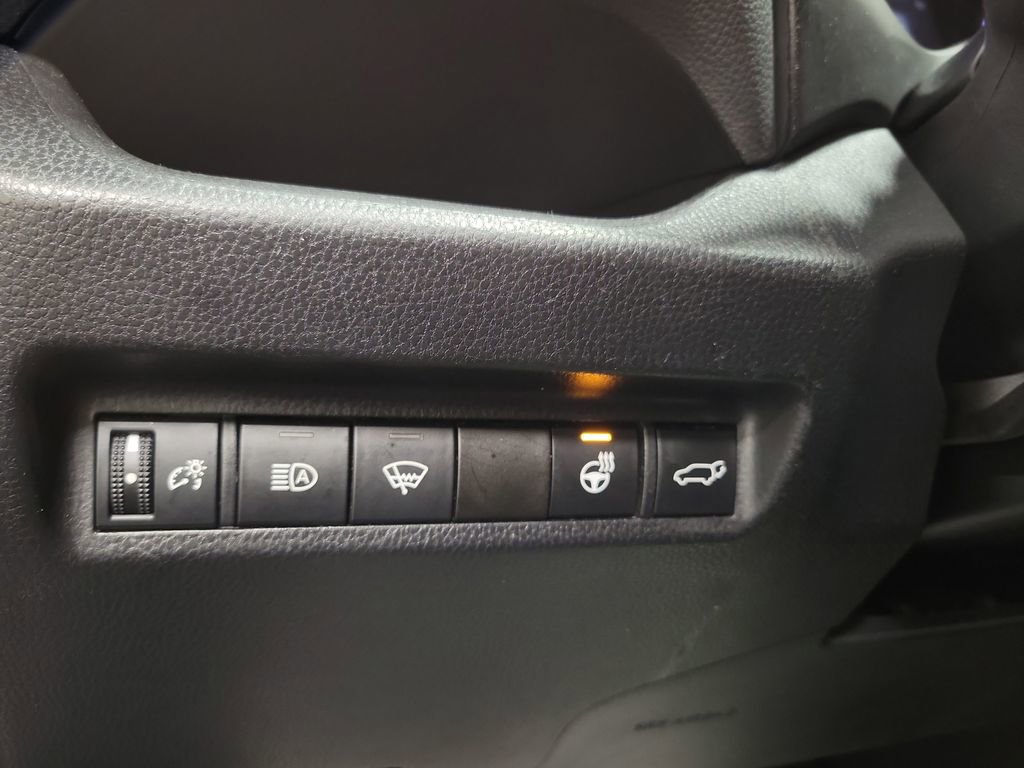 Used 2021 Toyota RAV4 XLE Premium image 19