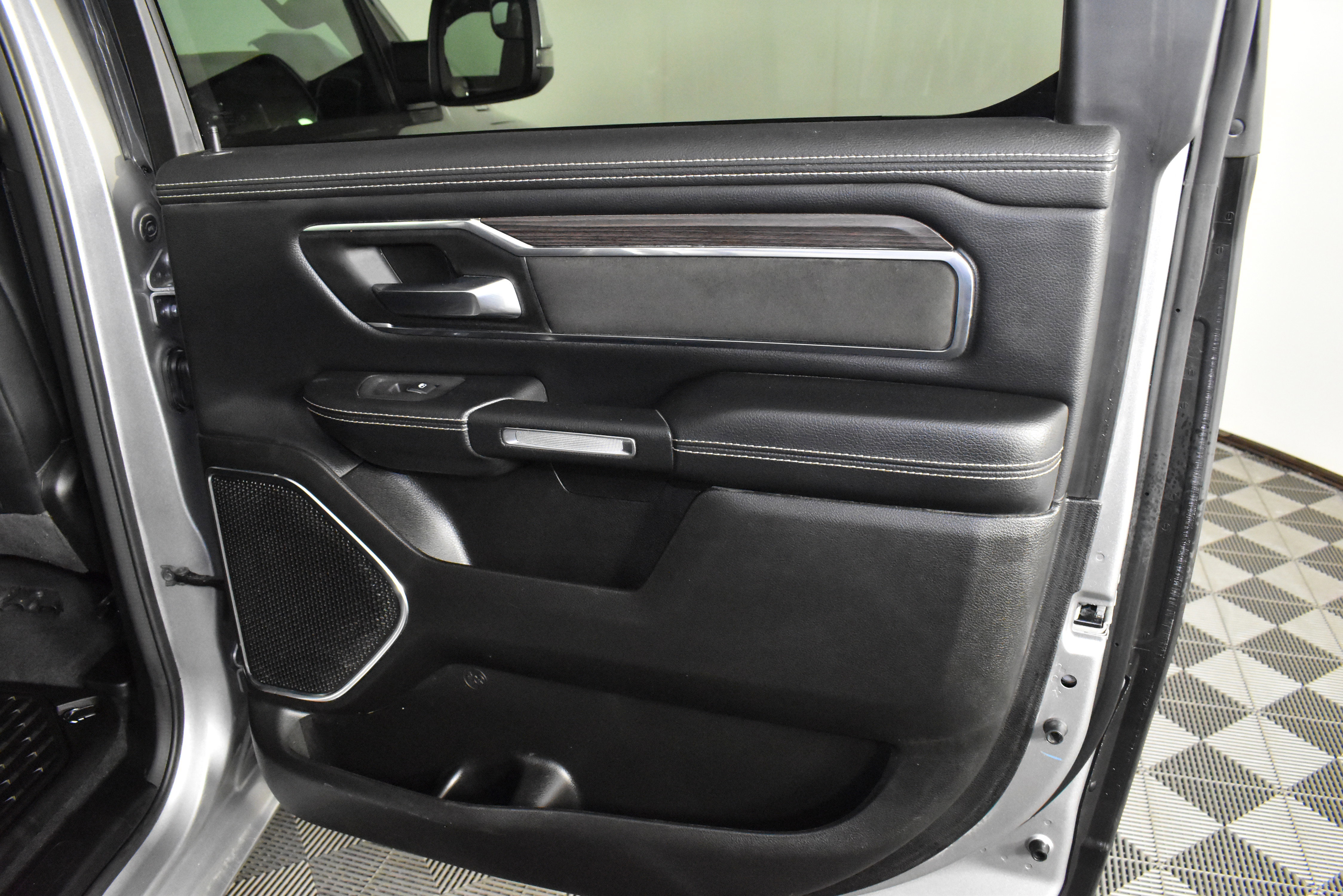 Used 2025 RAM 1500 Laramie image 49