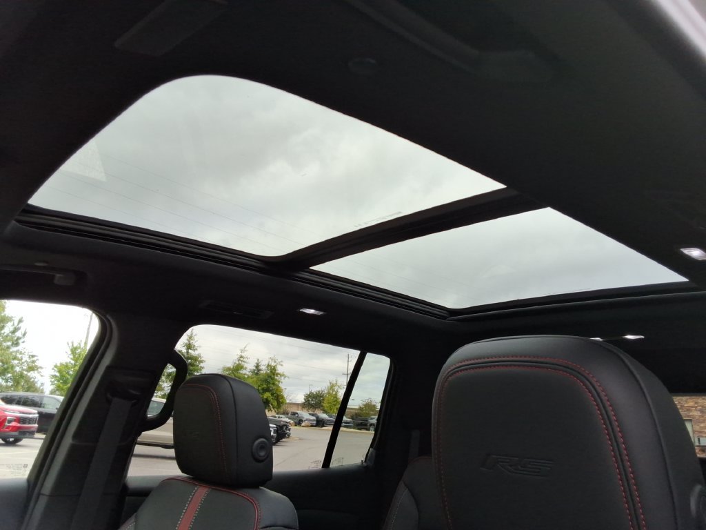 New 2027 Chevrolet Traverse RS FWD image 23