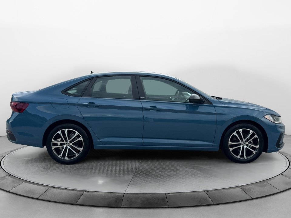 Used 2026 Volkswagen Jetta Sport FWD image 8